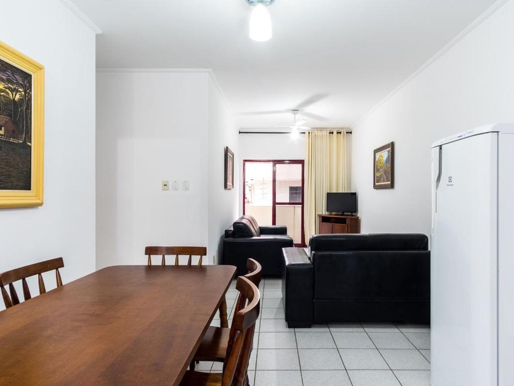 Apartamento Espacoso Com Ar Condicionado E Wi-Fi, A 100 Metros Da Praia - Edificio Estoril Ubatuba Esterno foto