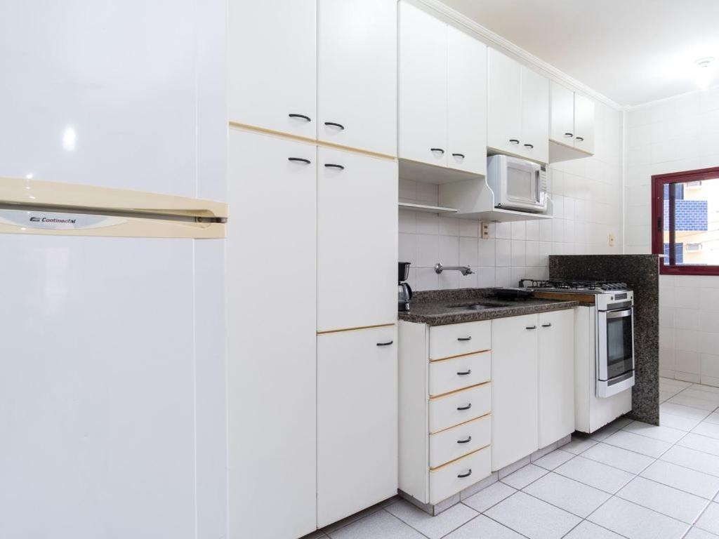 Apartamento Espacoso Com Ar Condicionado E Wi-Fi, A 100 Metros Da Praia - Edificio Estoril Ubatuba Esterno foto