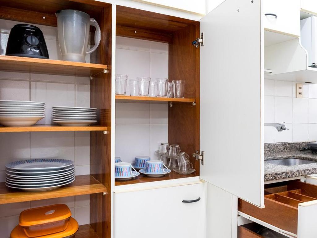 Apartamento Espacoso Com Ar Condicionado E Wi-Fi, A 100 Metros Da Praia - Edificio Estoril Ubatuba Esterno foto