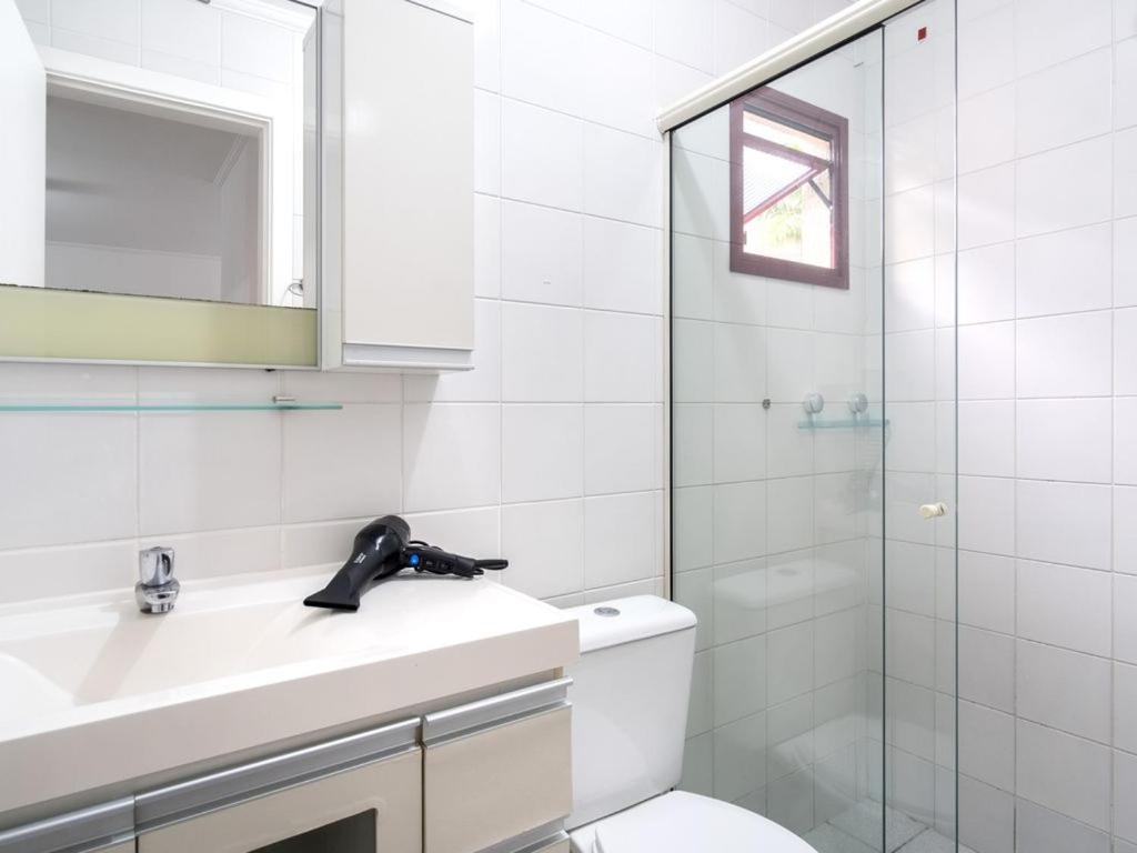 Apartamento Espacoso Com Ar Condicionado E Wi-Fi, A 100 Metros Da Praia - Edificio Estoril Ubatuba Esterno foto